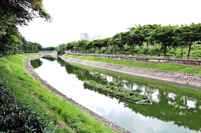 Người dân Thủ đô mong chờ dòng sông Tô Lịch được hồi sinh.