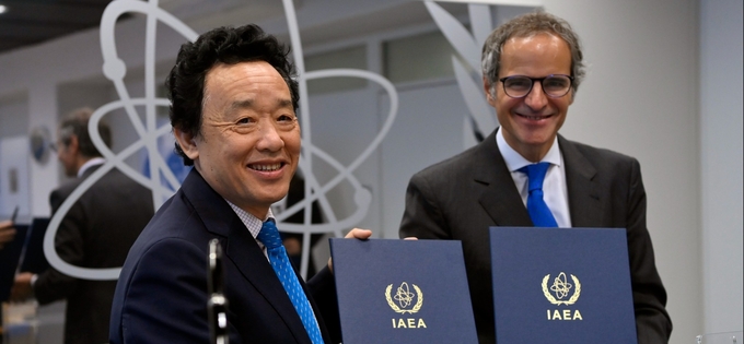 FAO Director-General QU Dongyu, left, and IAEA DIrector-General Rafael Mariano Grossi.