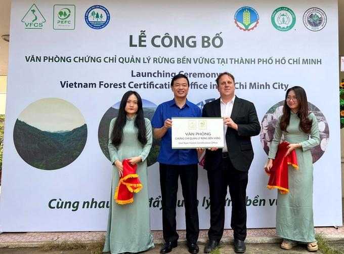 The Vietnam Forest Certificate Office (VFCO) opens a new office in Ho Chi Minh City. VFCO is the organization implementing the Viernam Forest Certification System (VFCS) under Decision No. 1288/QD-TTg of the Prime Minister. 