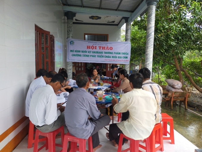 scsdfv-112953_602.jpg Các hội thảo có chất lượng, tạo sức lan tỏa về các tiến bộ kỹ thuật mới đã được nông dân nhiệt tình hưởng ứng. Ảnh: Diễm Trang.