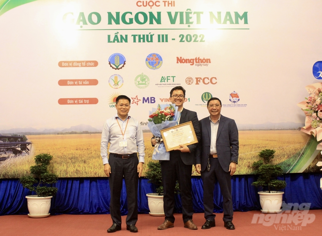 Gạo thơm ST24 của Doanh nghiệp tư nhân Hồ Quang Trí đoạt Giải Nhì Cuộc thi Gạo ngon Việt Nam 2022. Ảnh: Nguyễn Thủy.