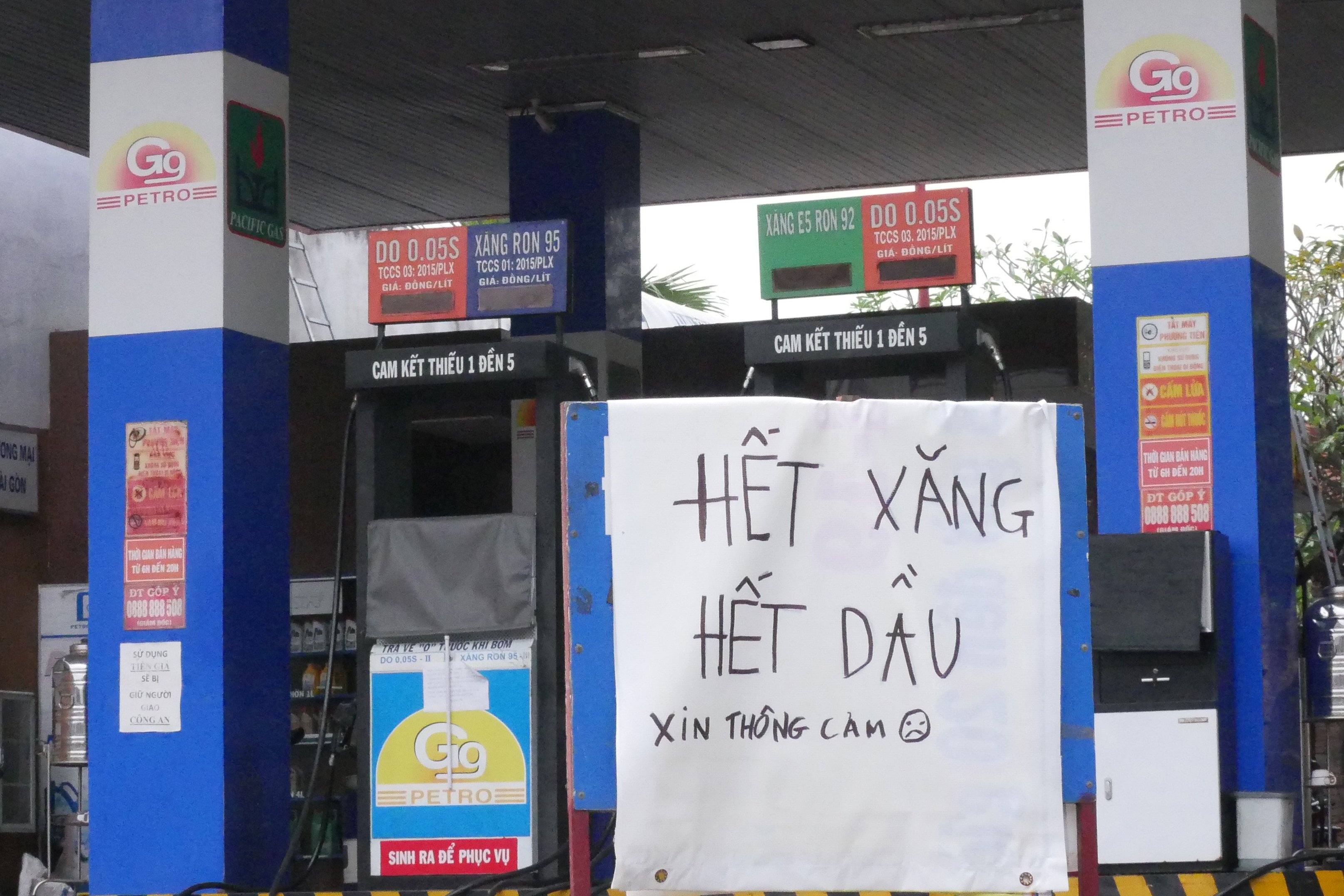Nhiều cây xăng ở Hà Nội, TP.HCM không bán hoặc bán rất ít. Ảnh minh họa.