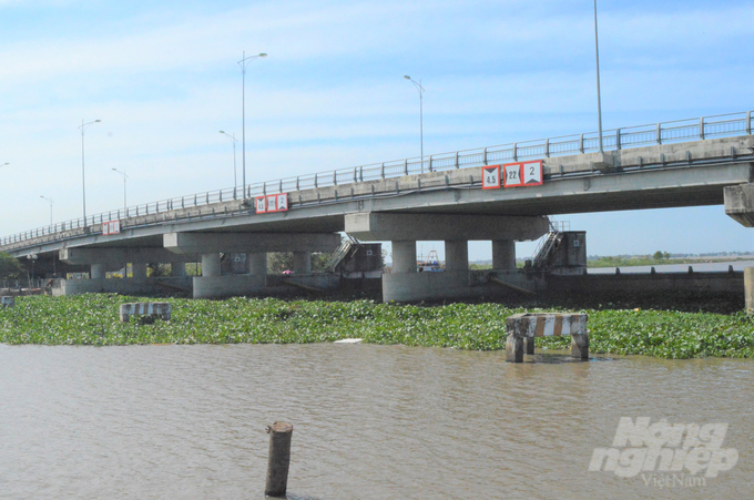 Nhiều cống và công trình thủy lợi được ngành nông nghiệp Kiên Giang đầu tư, giúp chủ động điều tiết nguồn nước, ngăn mặn xâm nhập, bảo vệ sản xuất và phục vụ đời sống dân sinh. Ảnh: Trung Chánh.