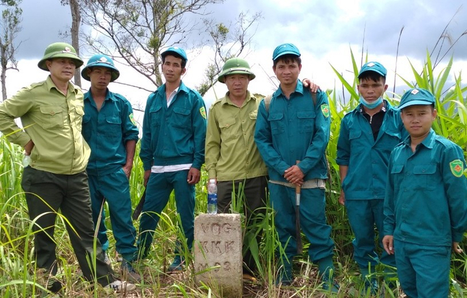 Cộng đồng làng cùng lực lượng kiểm lâm cùng nhau bảo vệ rừng Vườn Quốc gia Konkakinh. Ảnh: TĐL.