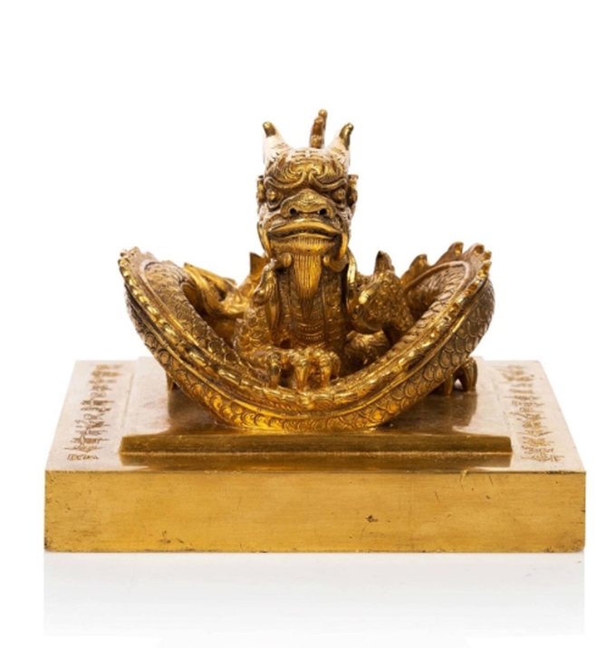 Ấn vàng triều Nguyễn nặng 10,78 kg đã rời khỏi Việt Nam đúng 70 năm. 