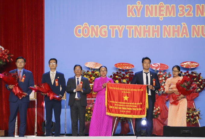 Chi nhánh Công ty Yến sào Khánh Hòa tại TP Hồ Chí Minh được tặng Cờ thi đua của Thủ tướng Chính phủ.