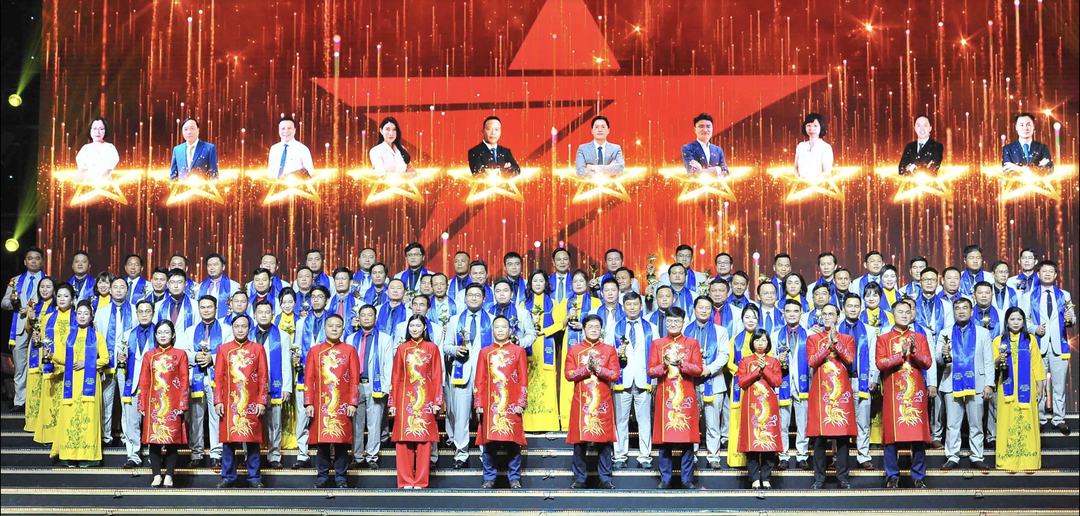 86 doanh nhân trẻ Việt Nam tiêu biểu được vinh danh tại Giải thưởng Sao Đỏ 2022. Ảnh: NT.