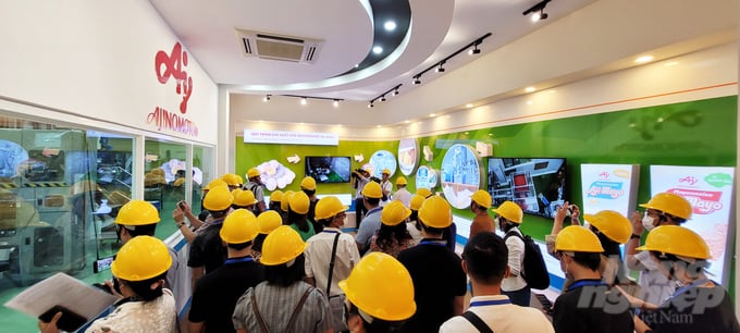 Mọi người có thể thoải mái tham quan, trải nghiệm trực tiếp quá trình sản xuất hiện đại, an toàn trong nhà máy của Ajinomoto tại Biên Hòa và Long Thành (Đồng Nai).
