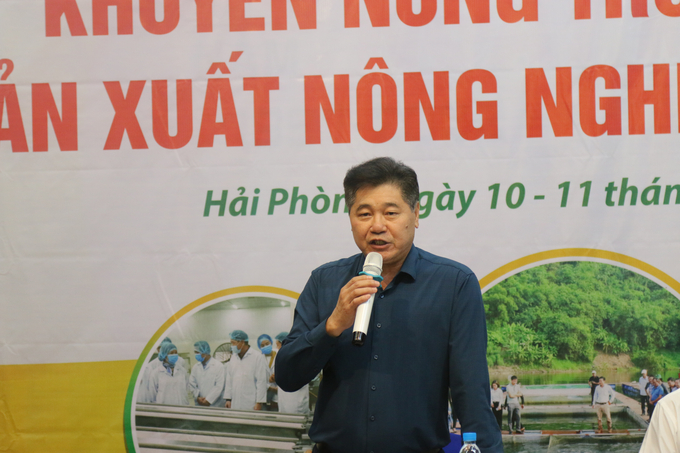 Ông Lê Quốc Thanh, Giám đốc Trung tâm khuyến nông Quôc gia phát biểu tại diễn đàn. Ảnh: Đinh Mười.