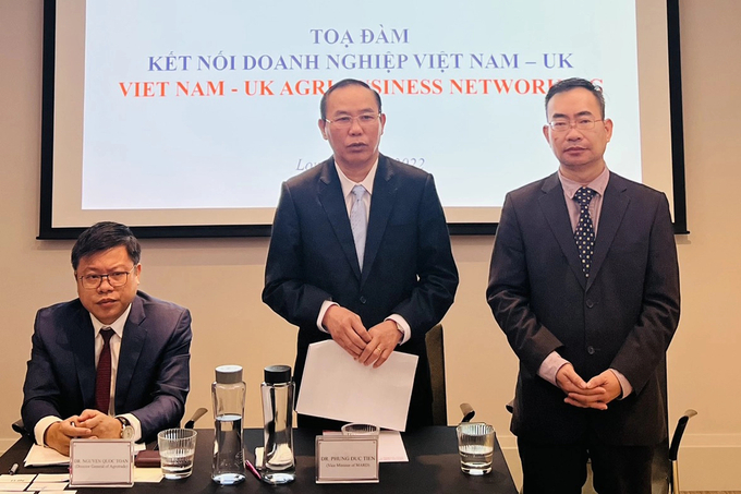Deputy Minister Phung Duc Tien spoke at the Vietnam - UK Business Connection Seminar. Photo: NT.