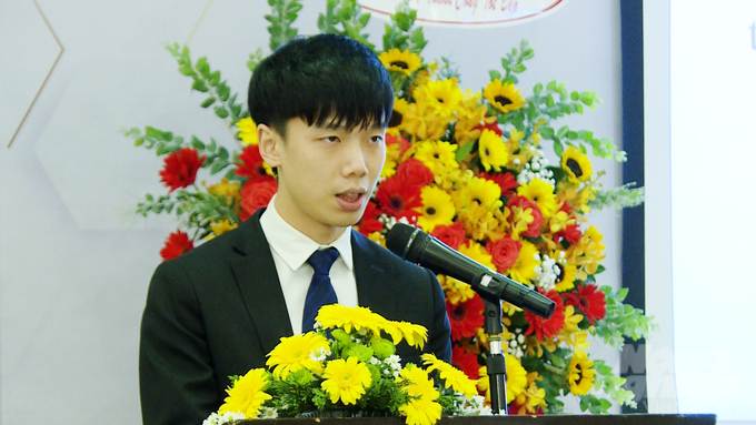 Tổng giám đốc Tập đoàn Sunwah Khu vực Đông Nam Á Jesse Choi đánh giá cao chất lượng sầu riêng Việt Nam. Ảnh: Minh Sáng.