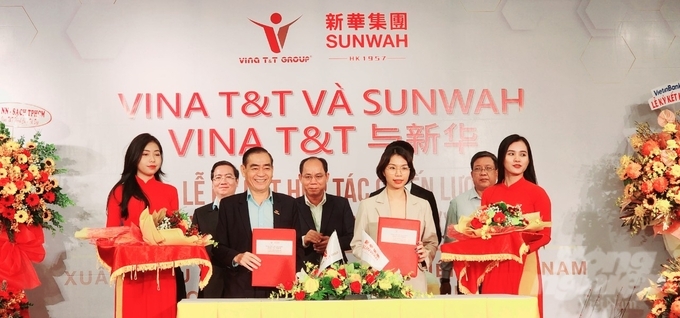 Tập đoàn Vina T&T và Tập đoàn Sunwah Hồng Kông đã ký kết hợp tác chiến lược xuất khẩu chính ngạch sầu riêng Việt Nam vào thị trường Trung Quốc. Ảnh: Minh Sáng.