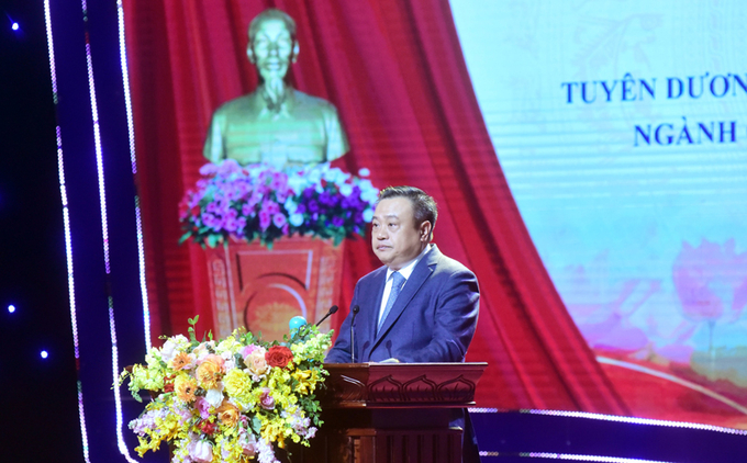 Chủ tịch UBND thành phố Hà Nội Trần Sỹ Thanh phát biểu tại Lễ kỷ niệm 40 năm Ngày Nhà giáo Việt Nam, tuyên dương các điển hình tiên tiến, nhà giáo tiêu biểu ngành GD-ĐT Hà Nội năm 2022.