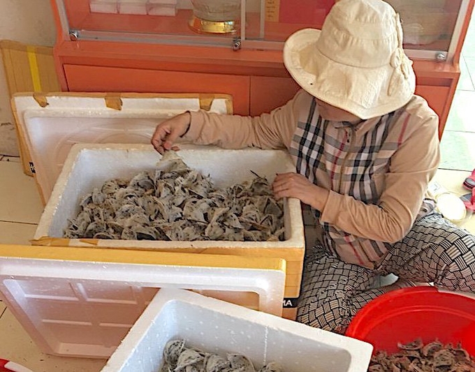 A kilogram of raw bird's nest is priced at nearly 20 million VND.