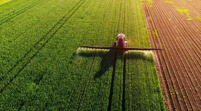 Europe produced 18.3 million tons of nutrient fertilizer and consumed 17 million tons in 2021. Overall, 134 million hectares of agricultural land in the E.U. are fertilized.