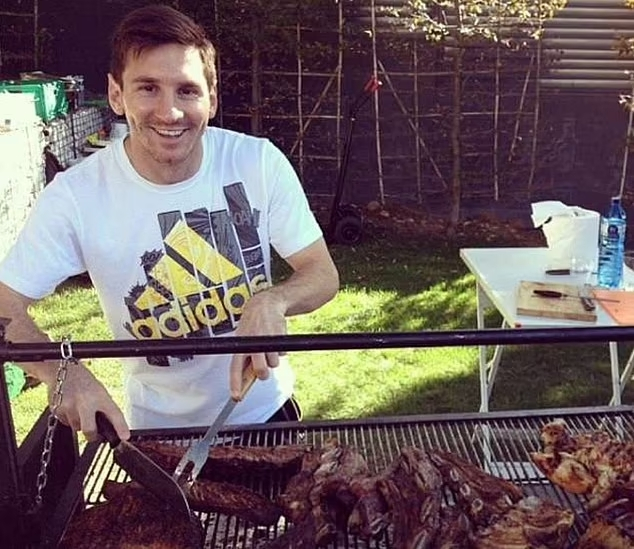 Thịt nướng là món khoái khẩu của đội tuyển Argentina. Ảnh: Mirror.