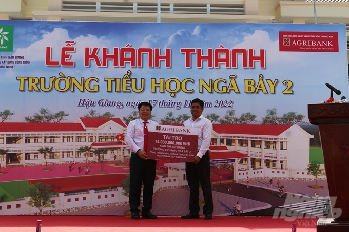 Trường tiểu học Ngã Bảy 2 có tổng kinh phí đầu tư trên 22 tỷ đồng, trong đó có 13 tỷ đồng từ sự tài trợ của ngân hàng Agribank chi nhánh tỉnh Hậu Giang. Ảnh: Kim Anh.