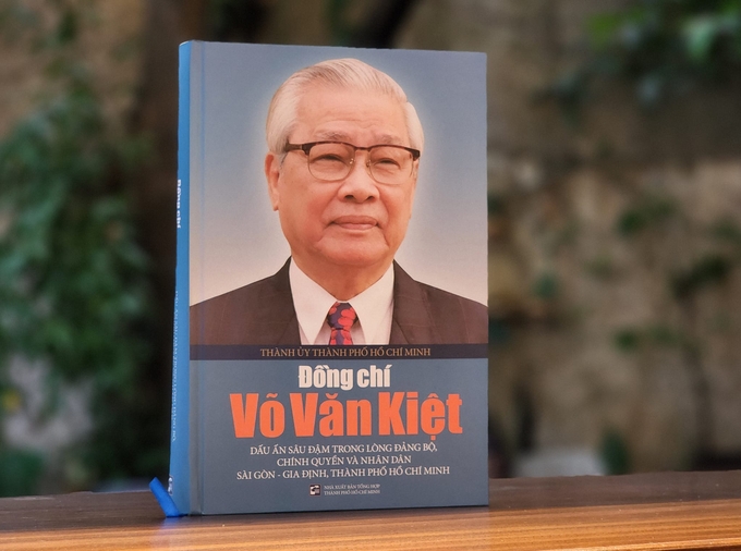 Cuốn sách kỷ niệm 100 năm ngày sinh đồng chí Võ Văn Kiệt.