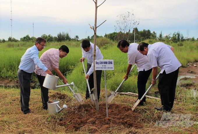 Thực hiện Đề án Trồng 1 tỷ cây xanh đã được Thủ tướng Chính phủ phê duyệt, tỉnh Kiên Giang có kế hoạch trồng 15,3 triệu cây xanh trong giai đoạn 2021-2025, gồm trồng cây phân tán và trồng rừng tập trung. Ảnh: Trung Chánh. 