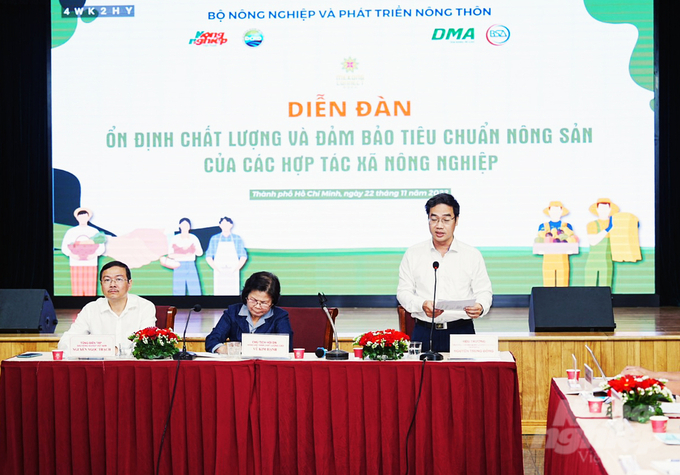 The forum hosts (in order from left to right) are Mr. Nguyen Ngoc Thach, Ms. Vu Kim Hanh and Mr. Nguyen Trung Dong.