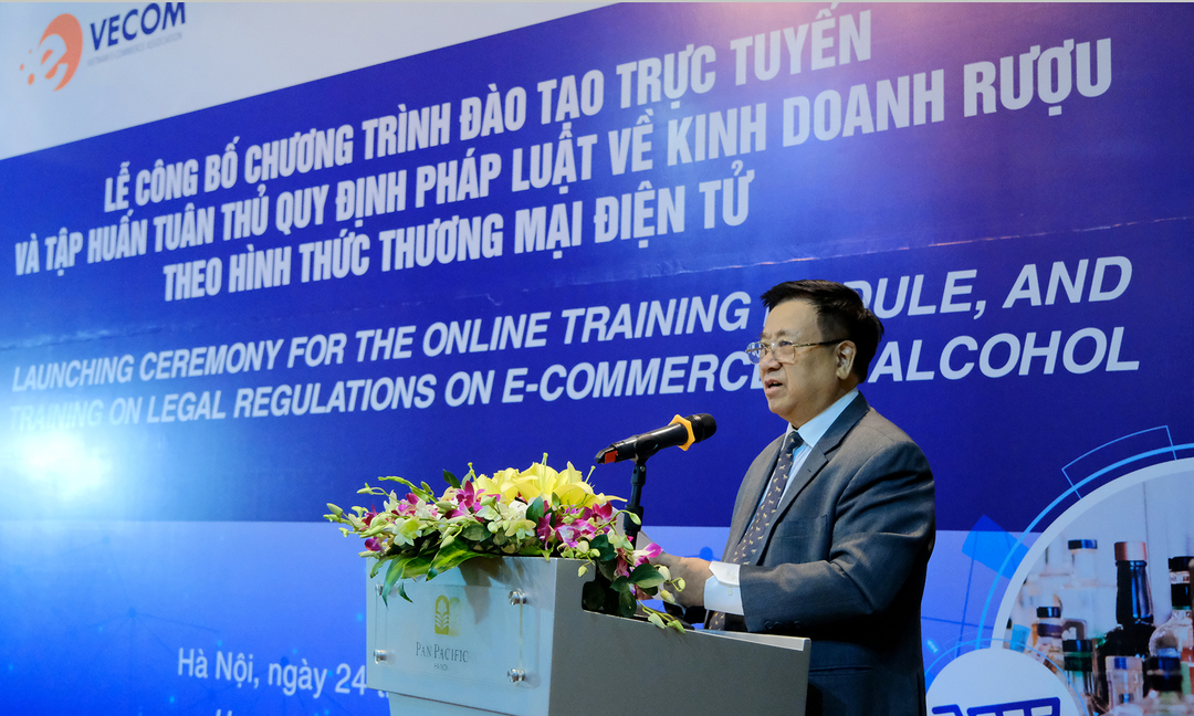 Mr. Nguyen Van Viet, Chairman of the Vietnam Beer - Alcohol - Beverage Association (VBA) gave the opening speech.