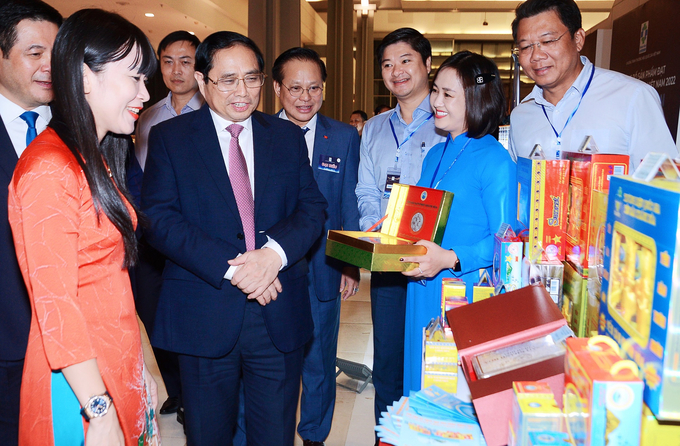 Thủ tướng Phạm Minh Chính thăm gian hàng Yến sào Khánh Hòa tại Chương trình trao chứng nhận Thương hiệu Quốc gia 2022.