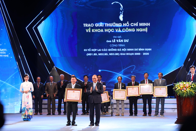 Ông Lê Văn Dư vinh dự nhận Giải thưởng Hồ Chí Minh về KH-CN đợt VI năm 2022.