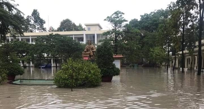 Tình trạng ngập lụt cục bộ tại một số tuyến đường giao thông trên địa bàn tỉnh Đồng Nai trong những ngày gần đây. Ảnh: Trần Trung.