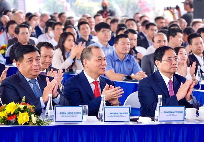 Thủ tướng Chính phủ Phạm Minh Chính cùng lãnh đạo các Bộ, ban, ngành Trung ương, đại diện các Đại sứ quán tại Việt Nam tới dự và chứng kiến sự kiện.
