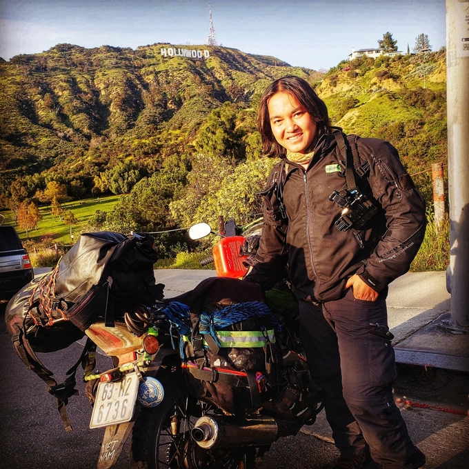 Trần Đặng Đăng Khoa trên hành trình vòng quanh thế giới bằng xe máy.