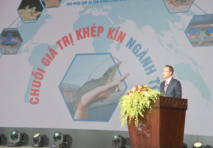 Ông Trần Quốc Tuấn, Phó Chủ tịch HĐQT kiêm Phó Tổng giám đốc Tài chính, đại diện Tập đoàn Việt Úc phát biểu tại hội nghị.