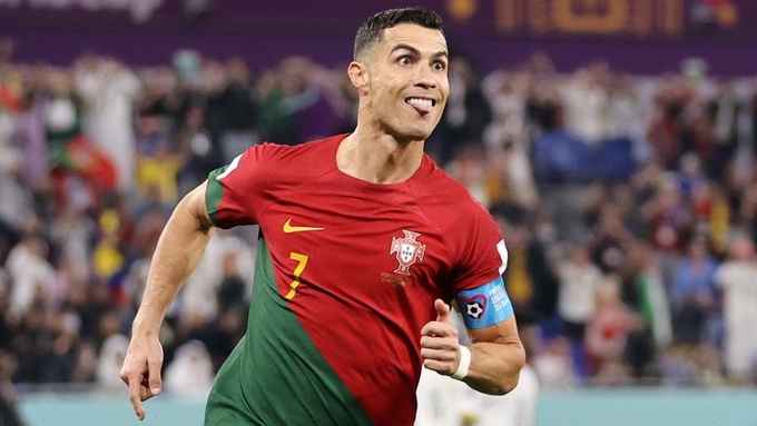 Đội tuyển Bồ Đào Nha: Cùng xem những khoảnh khắc đầy cảm xúc của đội tuyển Bồ Đào Nha – những người hùng góp phần đưa đội tuyển này vào chung kết Euro