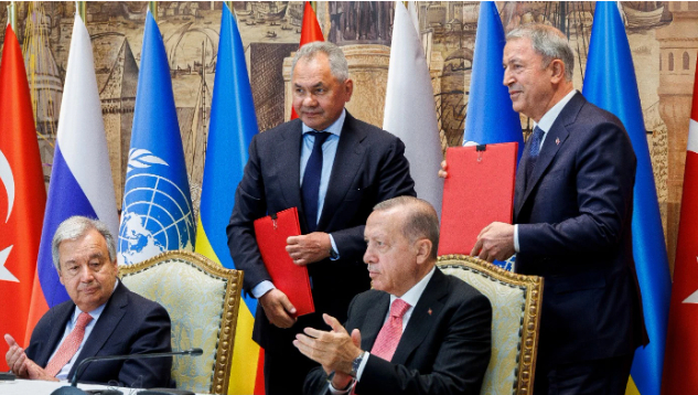 In this handout photo released by Russian Defense Ministry Press Service, Turkish President Recep Tayyip Erdogan, right, and U.N. Secretary General, Antonio Guterres, sit as Russian Defense Minister Sergei Shoigu, top left, and Turkish Defense Minister Hulusi Akar, top right, exchange documents during a signing ceremony at Dolmabahce Palace in Istanbul, Turkey, Friday, July 22, 2022. Photo: Vadim Savitsky, Russian Defense Ministry Press Service via AP