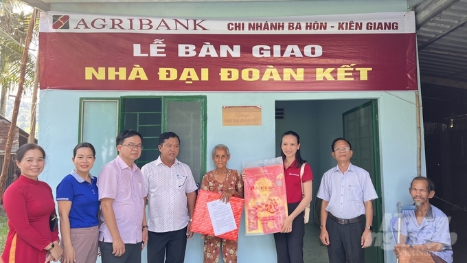 Đây là một trong số những gia đình nhận được hỗ trợ xây dựng nhà đại đoàn kết từ ngân hàng Agribank Kiên Giang. Ảnh: Mỹ Chi.