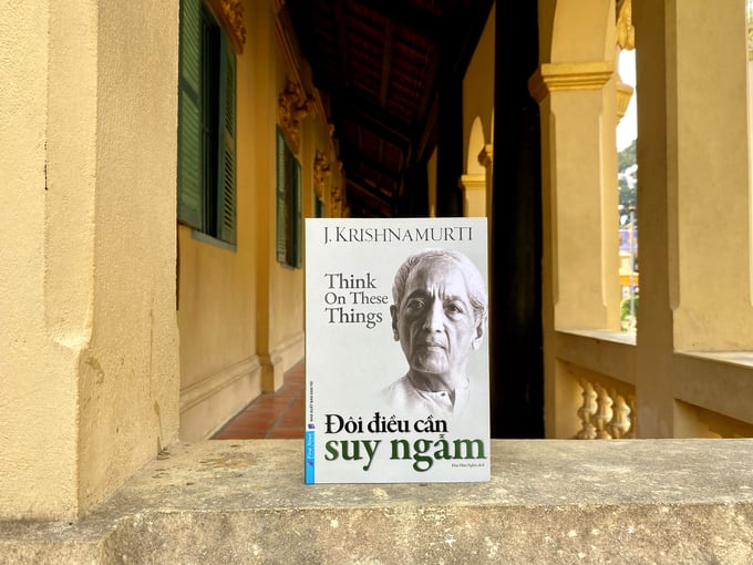 Cuốn sách 'Đôi điều cần suy ngẫm' vừa xuất bản tại Việt Nam.
