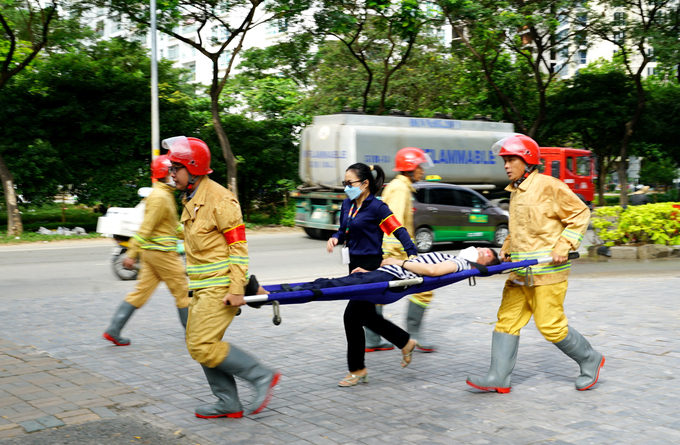Tình huống giả định: Nhanh chóng cứu người bị thương từ đám cháy.