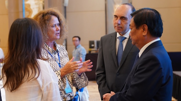 In the recent dialogue with the Minister of Agriculture and Rural Development and provincial leaders in Can Tho City, The World Bank applauds the Government of Vietnam for passing a long-term integrated master plan for the Mekong Delta and emphasizes the need for actions and investments that match its scope and scale.