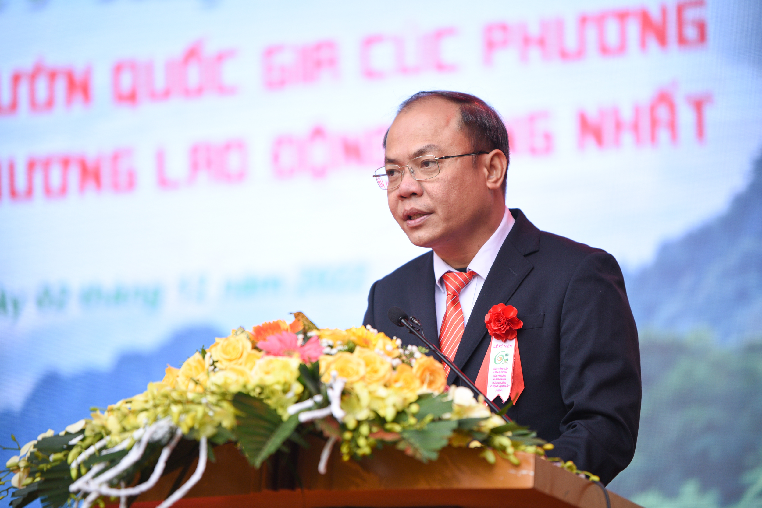 Giám đốc Nguyễn Văn Chính chia sẻ về chặng đường phát triển 60 năm của Vườn Quốc gia Cúc Phương. Ảnh: Tùng Đinh.