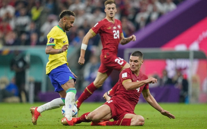 Neymar gặp chấn thương từ màn so tài với Serbia. 