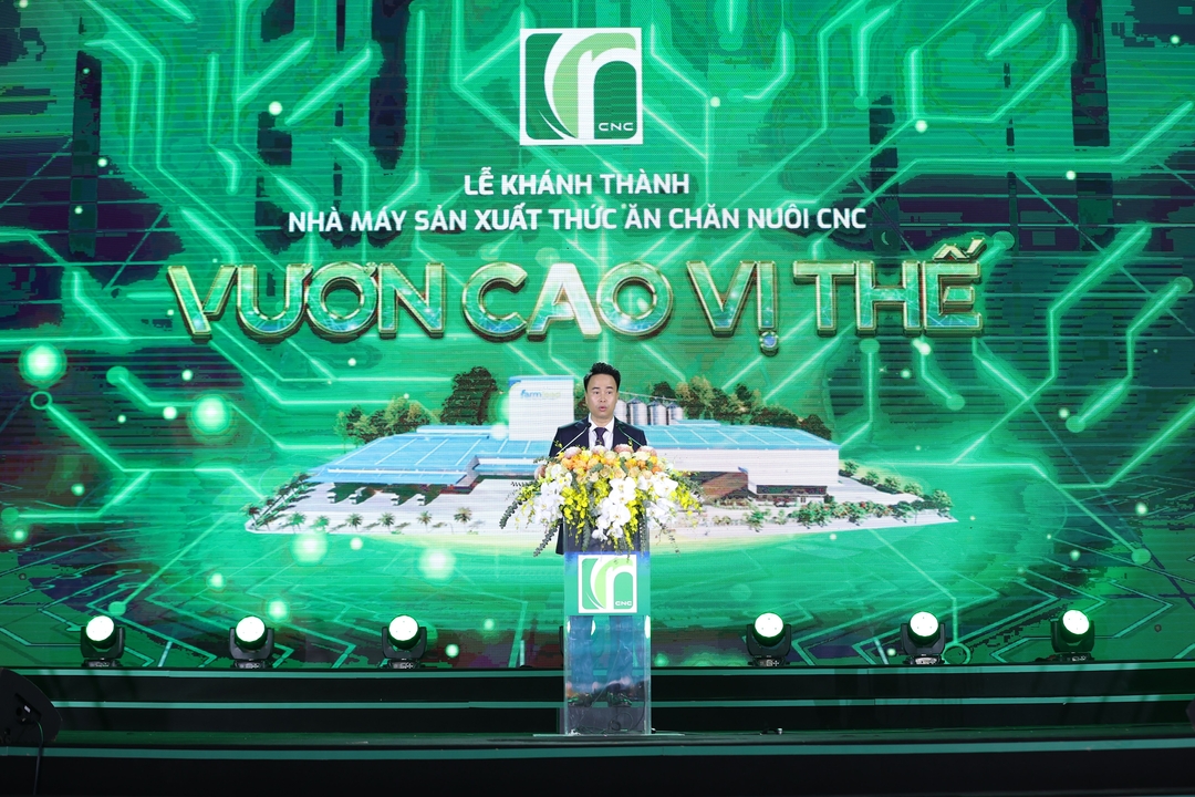 Ông Nguyễn Văn Phong, Chủ tịch Hội đồng quản trị CNC phát biểu tại Lễ khánh thành Nhà máy sản xuất thức ăn chăn nuôi thứ 2.