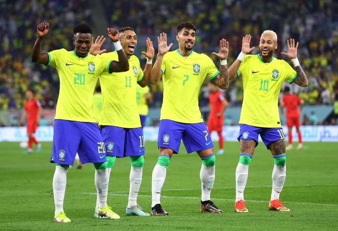 Brazil dễ dàng giành vé vào vòng Tứ kết. 