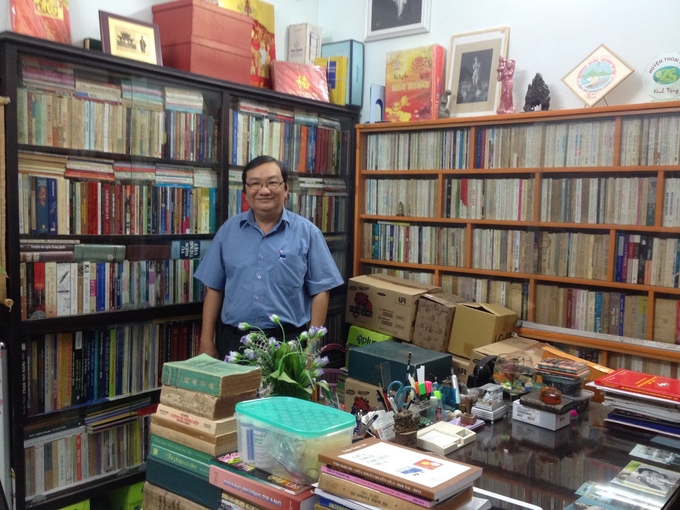 Nhà thơ Trịnh Bửu Hoài sở hữu hơn 30 ngàn cuốn sách. 