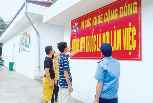 Thep kế hoạch hoạt động phòng, chống tác hại của thuốc lá năm 2022 trên địa bàn tỉnh Bình Định, 80% cơ quan hành chính của tỉnh thực hiện nghiêm quy định cấm hút thuốc tại nơi làm việc (Ảnh minh họa).
