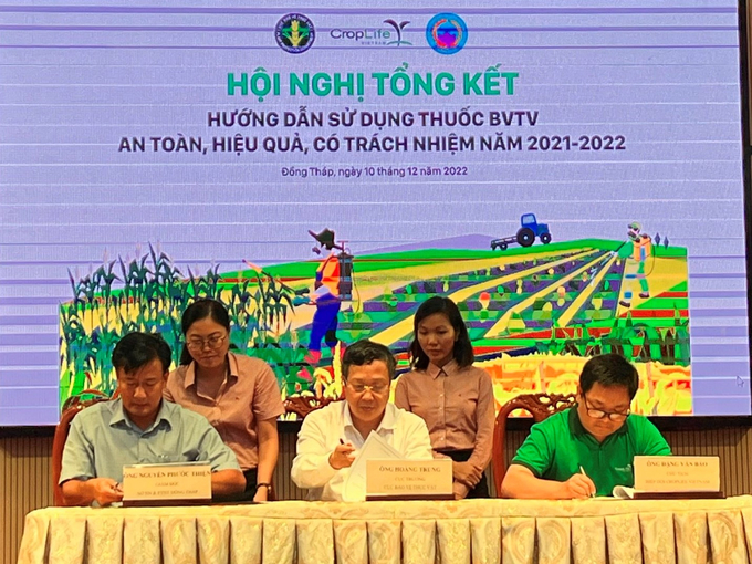 Ký kết kế hoạch hợp tác năm 2023 giữa Cục BVTV, Sở NN-PTNT Đồng Tháp và CropLife Việt Nam. Ảnh: Thanh Sơn.