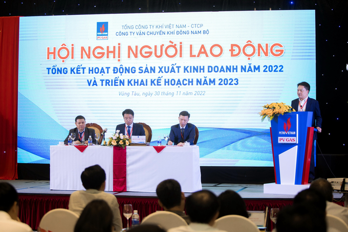 Tổng giám đốc PV GAS Hoàng Văn Quang phát biểu chúc mừng tập thể NLĐ KĐN.