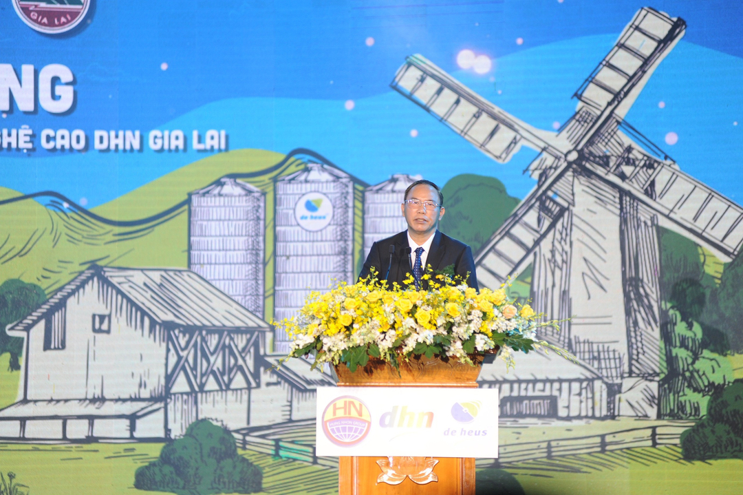 Thứ trưởng Bộ NN-PTNT Phùng Đức Tiến phát biểu tại Lễ khởi công 'Tổ hợp Nông nghiệp ứng dụng công nghệ cao DHN Gia Lai' tại xã Ia Le, huyện Chư Pưh, tỉnh Gia Lai.