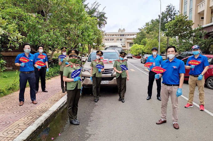 Người lao động DVK sẵn sàng tham gia nhiệt thành vào nhiều chương trình an sinh xã hội thiết thực, đẩy lùi dịch bệnh.