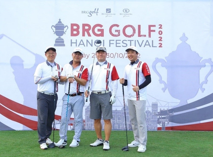 Các golf thủ Hàn Quốc tranh tài tại giải đấu 2022 BRG Golf Hanoi Festival.
