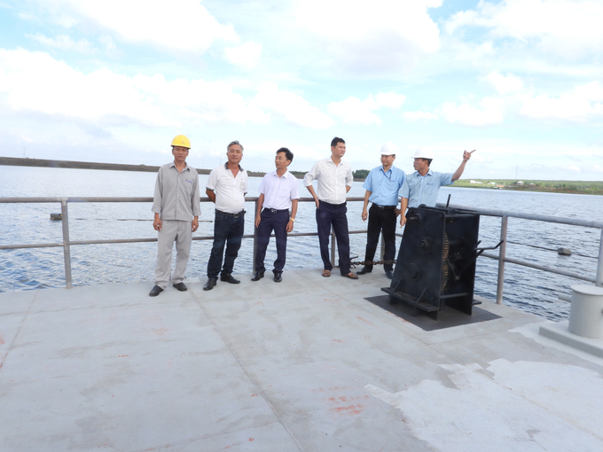 Đoàn công tác Sở NN-PTNT Đồng Nai kiểm tra các công trình thủy lợi. Ảnh: Trần Trung.