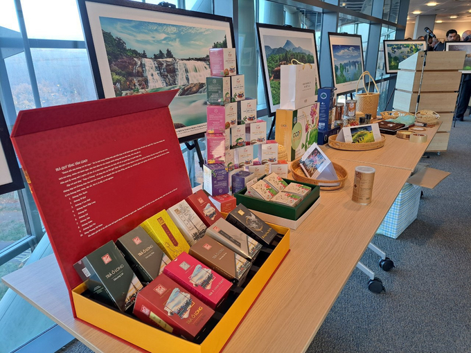 Vietnam's OCOP tea products on display at the Forum. Photo: Trung Quan.